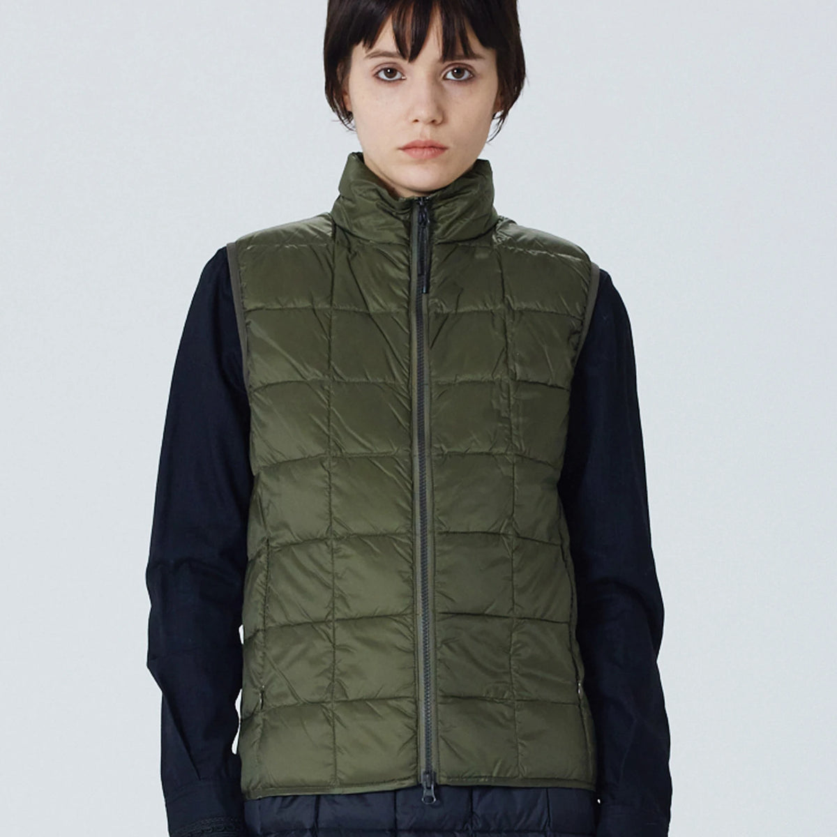 VOLUME NECK DOWN VEST ネイビー M Unisex Military Hi-Neck W-Zip Down Vest (Soft Shell) – TAION US