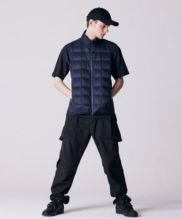 Unisex Basic Hi-Neck W-Zip Down Vest – TAION US Unisex Basic Hi-Neck W-Zip Down Vest – TAION US