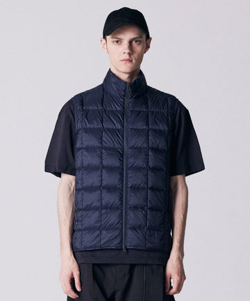 Unisex Basic Hi-Neck W-Zip Down Vest – TAION US Unisex Basic Hi-Neck W-Zip Down Vest – TAION US